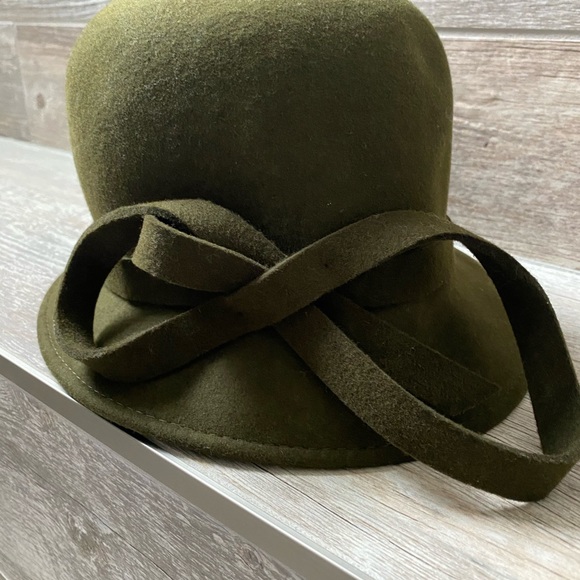 Soprattutto Accessories - Vintage Soprattutto Green Wool Felt Cloche Hat